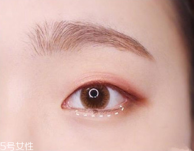 適合畫桃花妝的眼影有哪些？單眼皮桃花妝畫法步驟