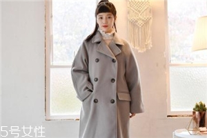 雙排扣大衣怎么搭配？塑造干練女人味