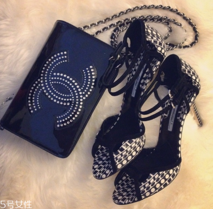 brian atwood是奢侈品嗎？經(jīng)典的維秘t臺(tái)戰(zhàn)靴