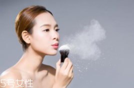 蜜粉可以用在唇部嗎？蜜粉可打造霧面雙唇