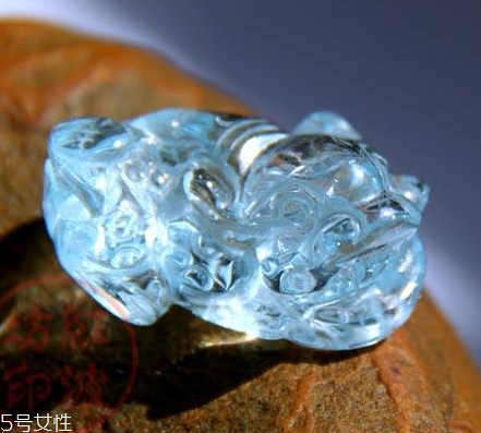 海藍(lán)寶是什么材質(zhì)？別再冤枉它是水晶了