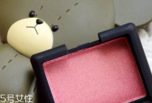 腮紅碎了該怎么解救？這4步變廢為寶