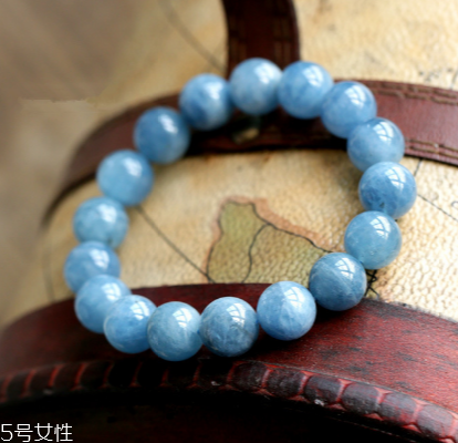 海藍(lán)寶石戴哪只手？最佳的天然護(hù)身符