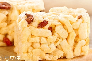 沙琪瑪產(chǎn)婦可以吃嗎？哺乳期吃東西要注意