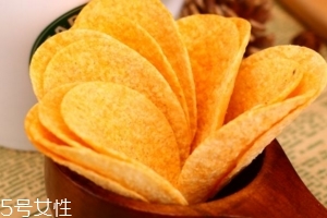 薯片掉到地上可以撿起來吃嗎？這樣衛(wèi)生嗎？