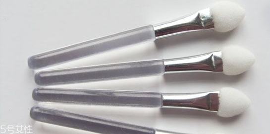 眼影刷和眼影棒哪個值得買？眼影刷水貂毛最好