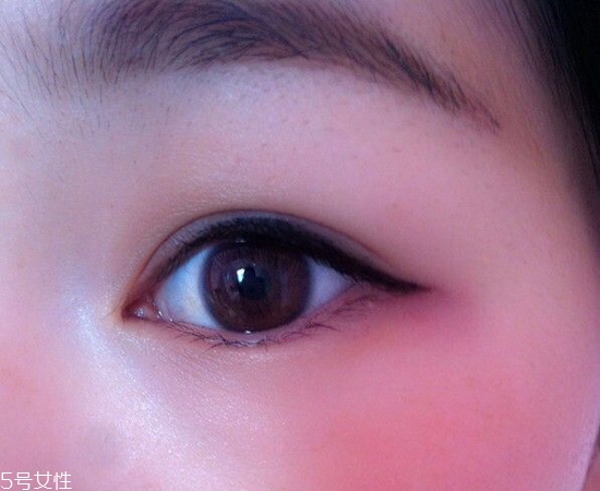 內(nèi)雙怎么畫(huà)眼線？?jī)?nèi)雙眼皮畫(huà)眼妝技巧