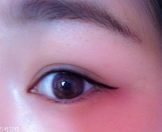 內(nèi)雙怎么畫(huà)眼線？?jī)?nèi)雙眼皮畫(huà)眼妝技巧