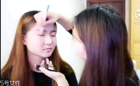 內(nèi)雙怎么畫(huà)眼線？?jī)?nèi)雙眼皮畫(huà)眼妝技巧
