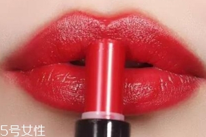 口紅致敏原因是什么？石蠟等成分在作怪