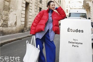 紅色羽絨服搭配什么鞋子？鞋子搭配也是關鍵
