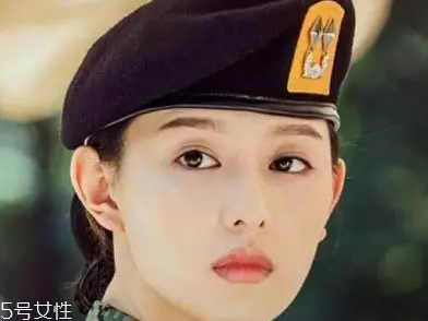 薄唇怎么畫唇妝？利用技巧打造完美唇色
