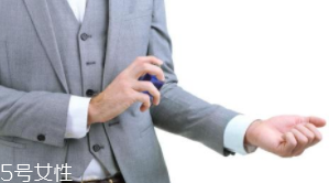 男士香水什么時候噴最好？出門前二十分鐘