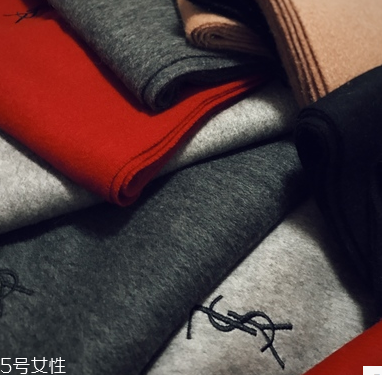 冬天圍巾什么顏色好看？為你推薦經(jīng)典款圍巾
