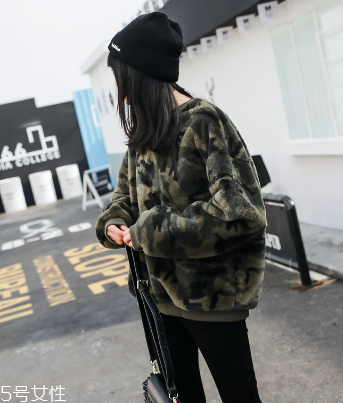 冬天衛(wèi)衣怎么穿更時髦？小心機教你把衛(wèi)衣穿出時尚感
