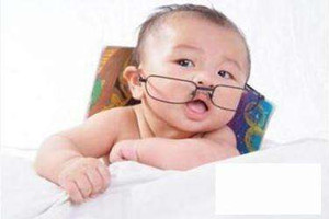 怎樣防止嬰幼兒弱視問題？三種方法合理預(yù)防
