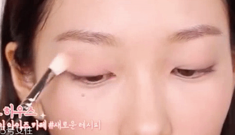 眼影需要卸妝嗎？閃亮海灘眼妝教程