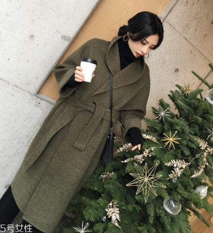 大衣和羽絨服哪個(gè)保暖？這個(gè)冬天不會(huì)冷