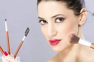 2017最火彩妝有哪些？盤點(diǎn)2017黑馬熱門刷屏單品