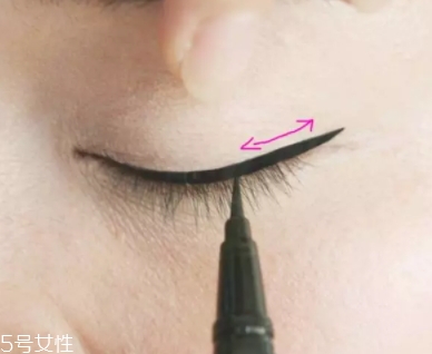 眼線筆怎么用？圖解基本的步驟