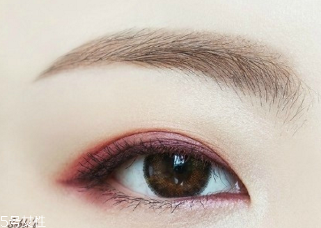 2018秋冬酒紅色眼妝怎么畫？神秘又有女人味的妝容