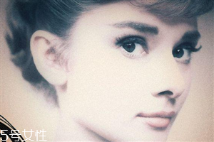 奧黛麗赫本妝容怎么畫教程 時代經典復古妝容