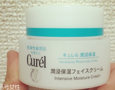 Curel乳霜早晚都能用嗎？夜間用最好