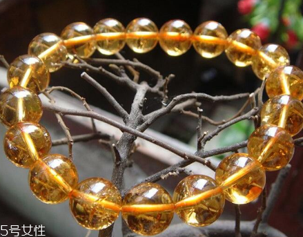 黃水晶可以戴著睡覺嗎？這些情況下不適合佩戴
