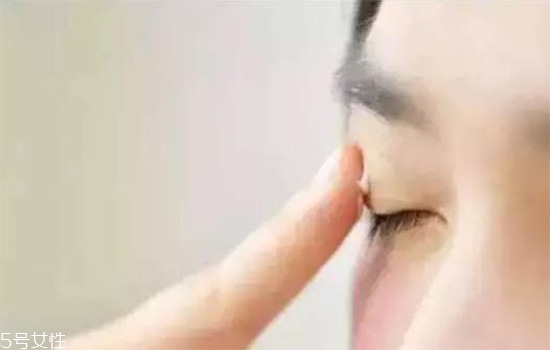 化眼妝對眼睛有害嗎？好看又迷人的眼妝