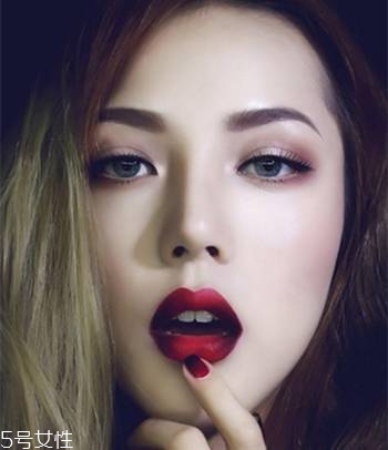 2018秋冬酒紅色眼妝怎么畫？神秘又有女人味的妝容