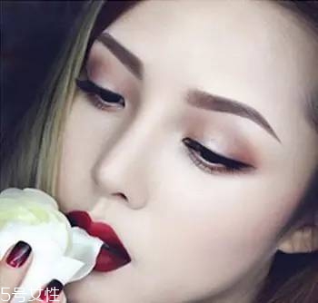 2018秋冬酒紅色眼妝怎么畫？神秘又有女人味的妝容
