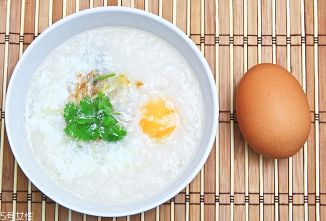 單杠懸垂能長(zhǎng)高嗎？教你長(zhǎng)高秘訣