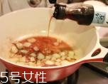沒有冰箱臘腸怎么保存？懸掛陰涼通風處
