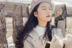 純色呢大衣怎么搭配？這樣搭美到?jīng)]朋友
