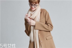 大衣上有膠印怎么去除？這樣做膠漬統(tǒng)統(tǒng)都不見