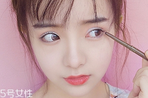 眼線膠筆和眼線液筆哪個(gè)好？看看兩者區(qū)別