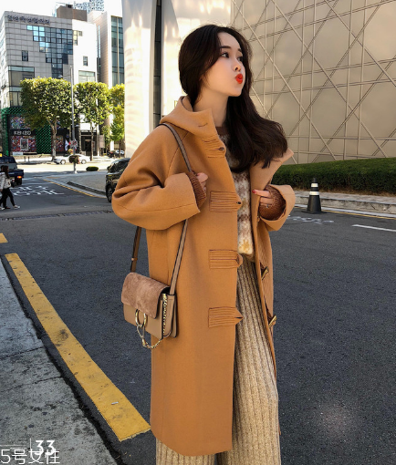 大衣干洗一次多少錢？不同地區(qū)收費不同