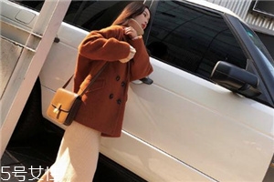 大衣粘毛是料子不好嗎？原來是這個原因