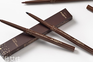 眼線膠筆怎么轉(zhuǎn)出筆芯？