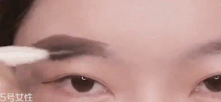 眉型常見失誤有哪些？眉頭壓實(shí)很難看