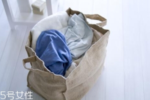 內(nèi)褲和襪子一起洗會有哪些危害？分情況對待