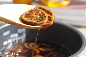 冰糖燉檸檬的功效有哪些？冰糖燉檸檬好處多多