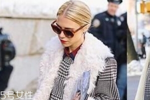 怎么挑選格子大衣？穿對(duì)了氣質(zhì)女就是你