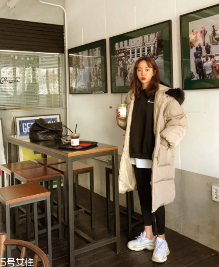 卡其色棉服怎么搭配？盡顯冬日氣質(zhì)范兒