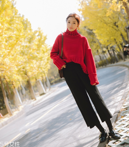 紅色毛衣下面配什么？褲子裙子統(tǒng)統(tǒng)能Hold住
