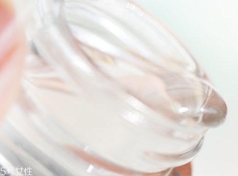 眼部凝膠什么時(shí)候用？更加推薦晚上用
