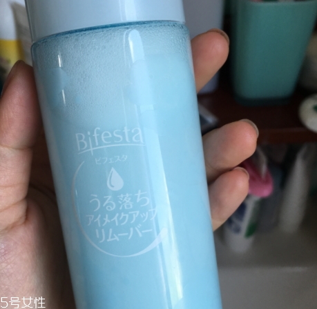 眼唇卸妝液和卸妝油哪個(gè)好？使用的區(qū)域不同