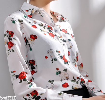 怎么穿衣服有女人味？跟著她學(xué)就對了