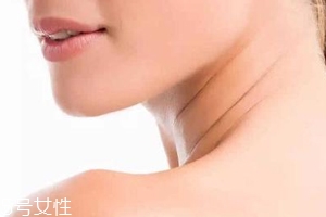 頸紋是怎么產(chǎn)生的？比面部肌膚更加脆弱