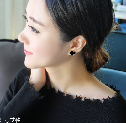 朋克風(fēng)女生穿衣 朋克和冬日更搭！